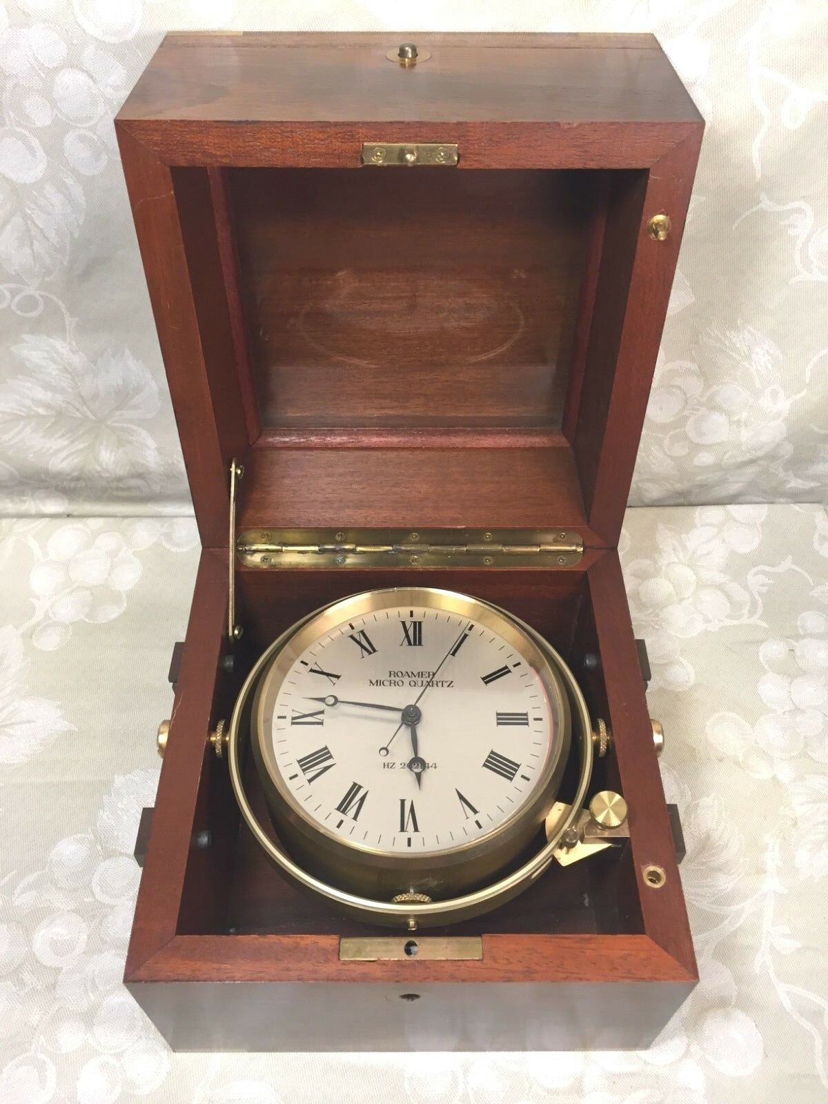 Vintage Roamer Micro Quartz Chronometer Beautiful Wood Case Swiss Movement Runs?
